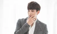 Hồ Quang Hiếu bị dân mạng &apos;ném đá&apos; do clip hướng dẫn đeo khẩu trang khác người