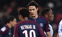 Cavani đòi Neymar nhường lại quả penalty cho anh.