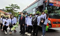 Đa số "chiến sĩ" áo trắng tình nguyện là nữ