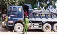 Một thanh niên nghi ngáo đá, trộm xe ben &apos;chạy trốn&apos;