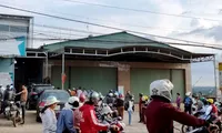 Nhà và cửa hàng của gia định ông Minh cửa đóng then cài