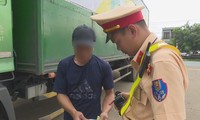 Tài xế Lập khi bị kiểm tra