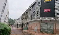 Cty Phú Xuân xây dựng nhà ở (bên phải) để bán khi chưa được chuyển đổi từ đất thương mại sang đất ở