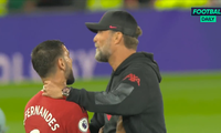 HLV Liverpool &apos;bóp cổ&apos; sao MU sau trận thua 