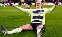 Haaland &apos;nổ súng&apos;, Man City chỉ còn cách Arsenal 2 điểm 