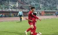 Bố Văn Trường không bất ngờ trước siêu phẩm đánh đầu ngược của con trai