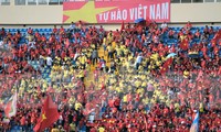 ĐT Việt Nam và ĐT Syria chưa đến, đại kỳ đã xuất hiện ở Thiên Trường 