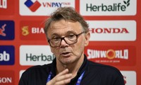 HLV Troussier tiết lộ lý do loại Văn Lâm, nói Công Phượng chỉ ở mức chấp nhận được