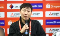 HLV Kim Sang-sik: &apos;Đội tuyển Việt Nam đã thể hiện sức mạnh của mình trước Thái Lan, và lẽ ra phải thắng cách biệt 2 bàn&apos;