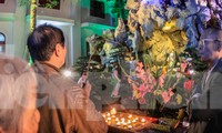 Giáo xứ Thái Hà thắp nến, cầu nguyện trong đêm Giáng sinh 