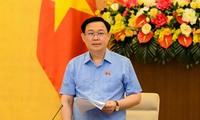 Chủ tịch Quốc hội Vương Đình Huệ phát biểu tại phiên họp