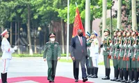 Bộ trưởng Quốc phòng Việt - Mỹ duyệt Đội danh dự Quân đội nhân dân Việt Nam, sáng 29/7