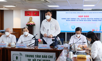 Ông Lê Hòa Bình - Phó Chủ tịch UBND TPHCM phát biểu tại họp báo 
