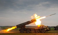BM-30 Smerch – Pháo phản lực &apos;cuồng phong&apos; của Nga