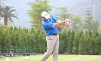 Tận mắt chứng kiến kỹ thuật chơi golf đỉnh cao của huyền thoại Nick Faldo