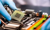 Ông Nguyễn Phú Hùng chia sẻ thông tin về các giải pháp thúc đẩy ngành công nghiệp bán dẫn ở Việt Nam tại họp báo chiều 9/10 của Bộ KH&CN