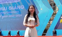 Hải Anh trong lễ nhập học trường Đại học Khoa học Xã hội và Nhân Văn.Ảnh: NVCC