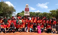 Đoàn đại biểu kiều bào thăm, động viên quân, dân huyện đảo Trường Sa và Nhà giàn DK-I