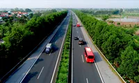 Dự án cao tốc huyết mạch hơn 44.000 tỷ đồng: &apos;Bài toán kép&apos; về nguồn cung vật liệu và xử lý nền đất yếu 