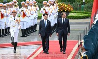 Chủ tịch nước Lương Cường chủ trì lễ đón Tổng thống Pháp Emmanuel Macron 