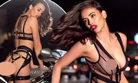 Chân dài Úc phô đường cong &apos;bỏng mắt&apos; bên xe phân khối lớn