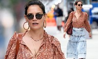 Katie Holmes lại &apos;mất điểm&apos; với gu ăn mặc kém sang trên phố