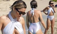 Rita Ora mặc áo tắm trắng mỏng tang lộ điểm nhạy cảm