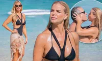 Mỹ nhân Cuba được ví như &apos;búp bê Barbie&apos; mặc áo tắm đẹp mê hồn ở biển