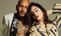 Neymar và bạn gái siêu mẫu chụp ảnh tình tứ khiến fan &apos;tan chảy&apos;