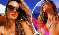 Alessandra Ambrosio chụp áo tắm tôn ngực căng đầy cực gợi cảm