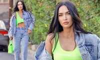 Megan Fox phanh áo, khoe chân ngực đầy &apos;bỏng mắt&apos;