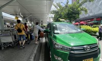 Đi taxi bị &apos;chặt chém&apos; dịp Tết ở sân bay Tân Sơn Nhất, khách gọi ai?
