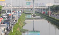 Hình ảnh ùn ứ ở cửa ngõ phía Đông, Tây TPHCM trưa 30-12