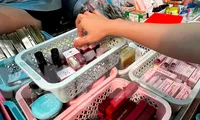 Cận cảnh 'hàng hiệu giá bèo' cần là có ở chợ truyền thống TPHCM