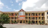 Xác minh cô hiệu phó túm tóc dập đầu học sinh vào tường
