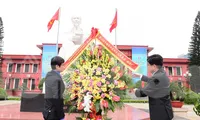 Đoàn đại biểu Gặp gỡ hữu nghị thanh niên Việt Nam - Trung Quốc 2025 dâng hoa tưởng nhớ Chủ tịch Hồ Chí Minh