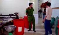 Khởi tố đối tượng tẩm ướp hoá chất vào cà phê, giả thương hiệu lớn để bán