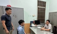 Khởi tố đối tượng mang xăng khống chế bé 4 tuổi để đòi nợ