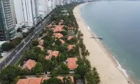 Tháo dỡ resort sang trọng &apos;án ngữ&apos; đường xuống biển Nha Trang