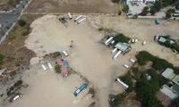 Phát hiện 2 bãi trông giữ xe ô tô trái phép nằm trên đất sân bay Nha Trang cũ