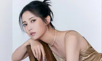 Chân Tử Đan bế người tình màn ảnh kém 29 tuổi