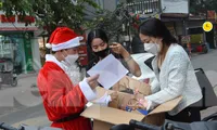 Nam sinh trải nghiệm một ngày làm &apos;ông già Noel&apos;