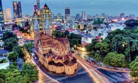 Theo Phó Thủ tướng Vũ Văn Ninh, trong bối cảnh hiện nay việc đi vay là cần thiết vì mục tiêu phát triển đất nước chứ không phải để chi tiêu. Ảnh: Một góc TPHCM đang trên đà phát triển. Ảnh: Hồng Vĩnh.