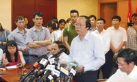 Thứ trưởng Bộ TN & MT Võ Tuấn Nhân thông báo kết quả sơ bộ về nguyên nhân cá chết hàng loạt, tại buổi họp báo ngày 27/4. Ảnh: Như Ý.