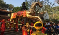 Dư luận trông vào quan chức gương mẫu thực hiện quy định về dự hội, đi lễ trong mùa lễ hội tới. Ảnh: Nguyên Khánh.