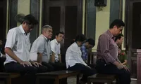 Các bị cáo tại phiên tòa ngày 21/8. Ảnh: Tân Châu.