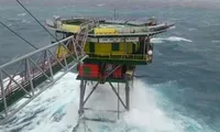 Một nhà giàn DK1 xuống tàu trú tránh bão số 16 an toàn