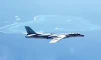 Một máy bay ném bom H-6K của Trung Quốc bay trên biển Đông vào tháng 7/2016.