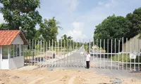 Tranh chấp đất đai, một nhà đầu tư bị dân rào lại bít cả lối vào tại Bãi Trường.