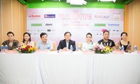 Ban tư vấn sơ khảo phần thi Người đẹp tài năng từ trái qua: biên đạo múa Khoa Nguyễn, Huỳnh Mến, Phó trưởng BTC Vũ Tiến, Trưởng BTC Lê Xuân Sơn, ca sĩ Cẩm Ly, Minh Vy, Phó trưởng BTC Phạm Kim Dung. Ảnh: SV.